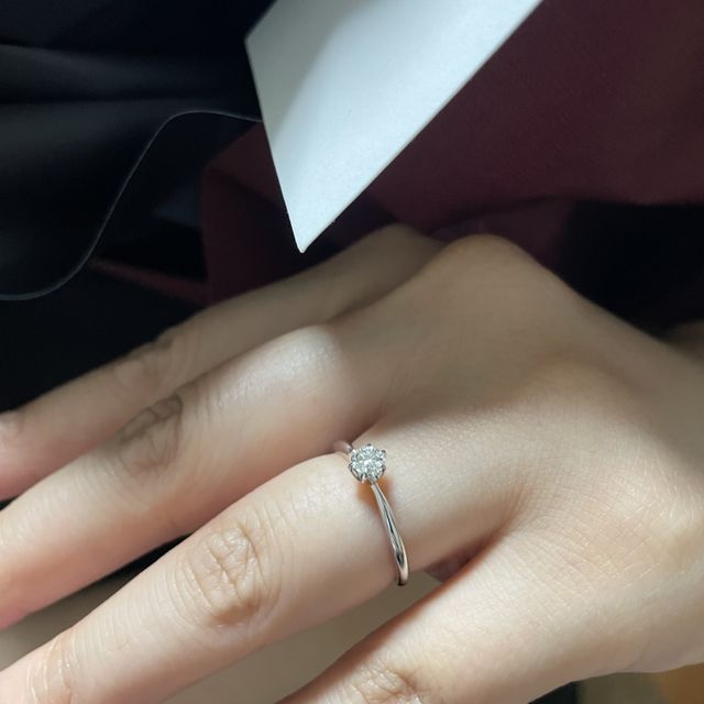 【銀座ダイヤモンドシライシの口コミ】 最高ランクのダイヤモンドを選ばせてもらいました。
輝きが他のダイヤモン…