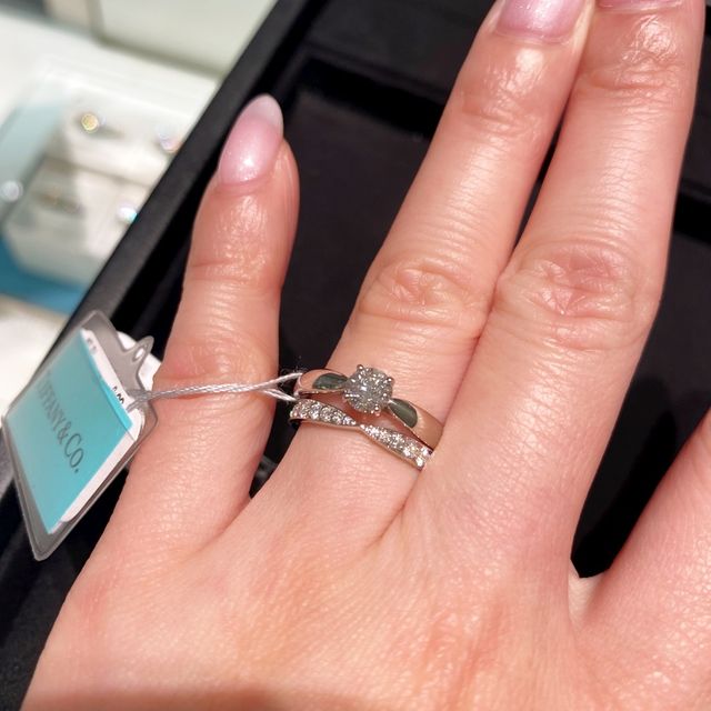 【ティファニー(Tiffany & Co.)の口コミ】 婚約指輪がハーモニーだったので、結婚指輪もハーモニーで合わせたいと思…