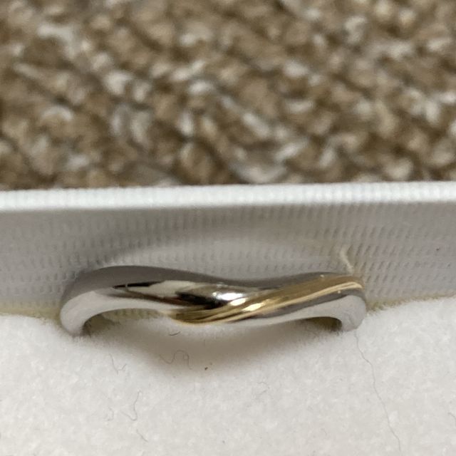 【アイプリモ(I-PRIMO)の口コミ】 右薬指にシルバーリング
右小指にゴールドリングだったので
結婚指輪はそ…