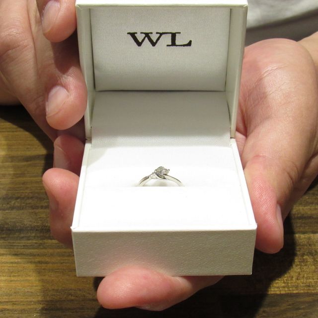 【輪-RIN-の口コミ】 このリングを見せてもらった時に彼女のイメージにピッタリ合うデザインの…