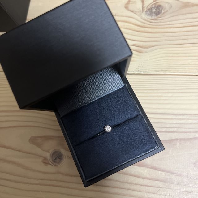 【ラザール ダイヤモンド(LAZARE DIAMOND)の口コミ】 一粒ダイヤモンドの指輪に惹かれました。日常生活でも邪魔にならないよう…