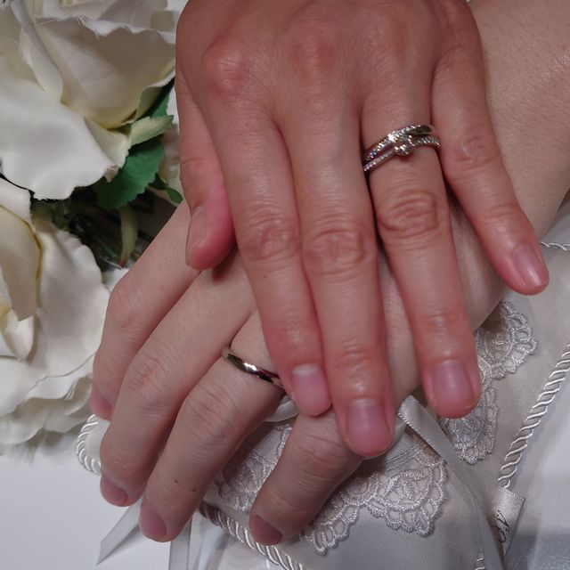 【4℃ BRIDAL(ヨンドシーブライダル)の口コミ】 アクアリリーという指輪のデザインが気に入りました。ハートアンドキュー…