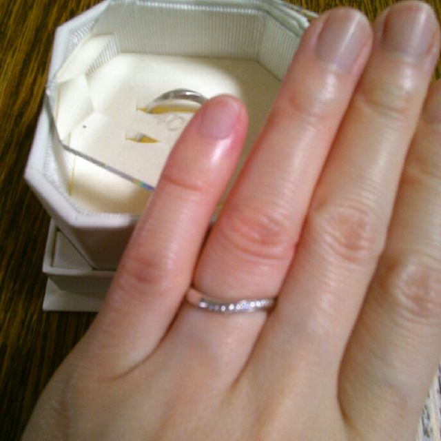 【4℃ BRIDAL(ヨンドシーブライダル)の口コミ】 普段使いできるように、シンプルかつダイヤなど飾りのあるものを探してい…