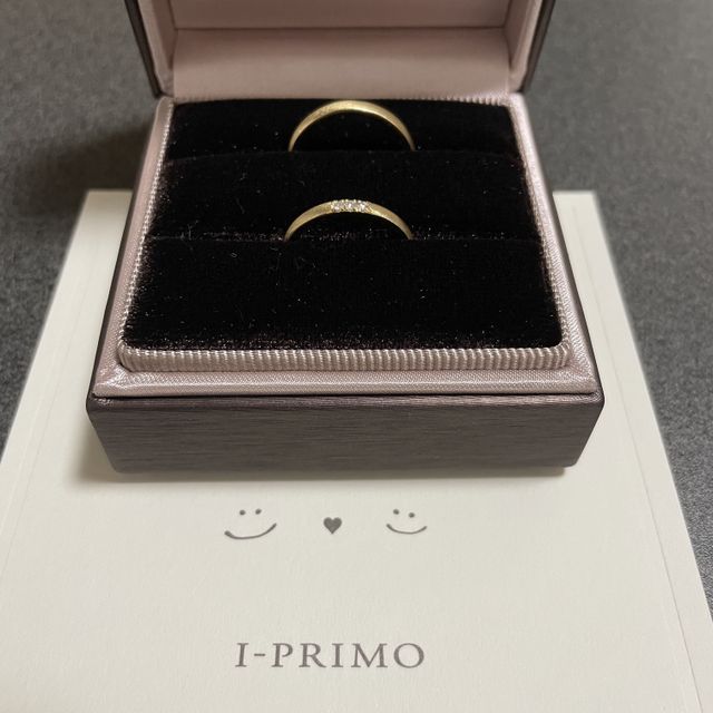 【アイプリモ(I-PRIMO)の口コミ】 指輪の素材はK18金であり、ゴールドのシンプルな形に心惹かれました。新郎…