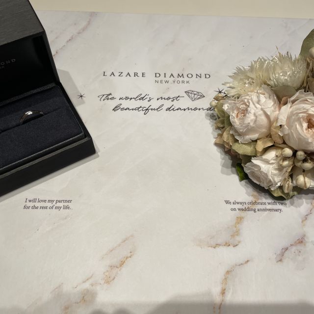 【ラザール ダイヤモンド(LAZARE DIAMOND)の口コミ】 アクセサリーが苦手な彼でも、指に馴染んで気にならない、と言ったことが…