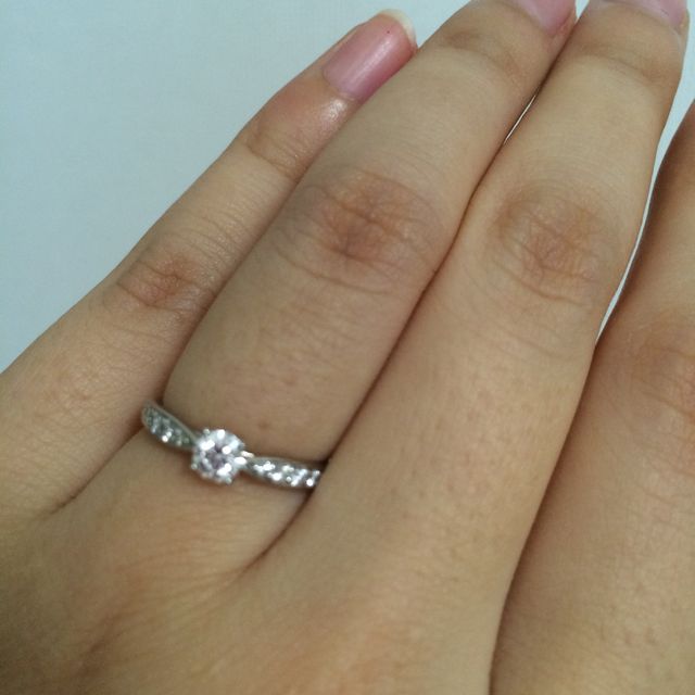 【ティファニー(Tiffany & Co.)の口コミ】 この指輪は同じように見えてもだいぶ値段に差がありました。
センターダイ…