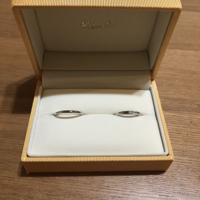 【ケイウノ ブライダル(K.UNO BRIDAL)の口コミ】 海外ブランドは比較的太く大きなデザインが多いのに対し、小さいながらに…