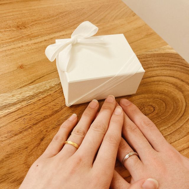 【HASUNA(ハスナ)の口コミ】 シンプルなデザインと、指輪表面の質感が魅力で購入を決めました。最初は…