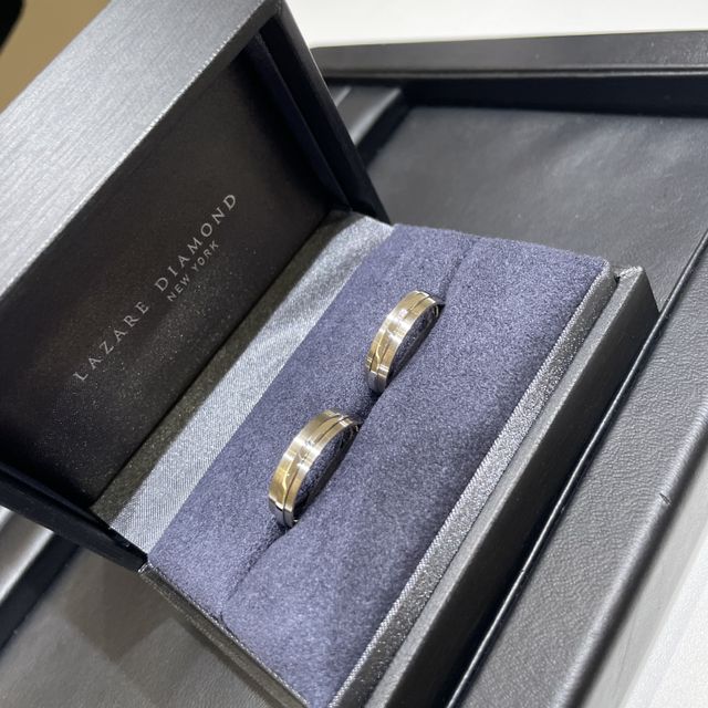 【ラザール ダイヤモンド(LAZARE DIAMOND)の口コミ】 結婚指輪にはめすらしい重厚感と、周りと被らなそうなデザインが大変魅力…