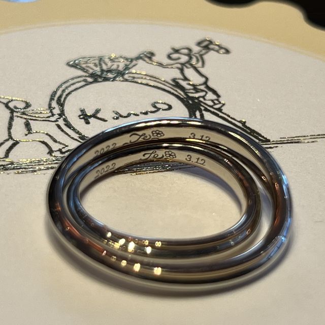 【ケイウノ ブライダル(K.UNO BRIDAL)の口コミ】 形は、新郎の好みがウェーブ型のものだったのと、いくつか試着してみたと…