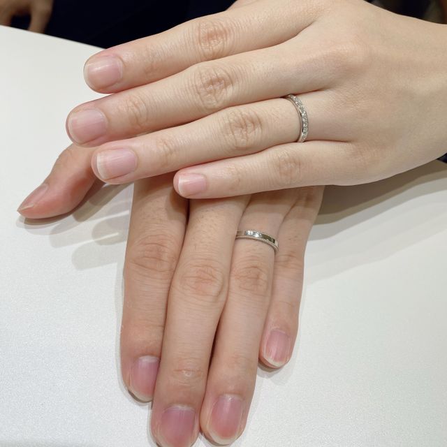 【ラザール ダイヤモンド(LAZARE DIAMOND)の口コミ】 指輪のデザイン
半分ダイヤモンドで覆われてて上下プラチナで囲ってあるデ…