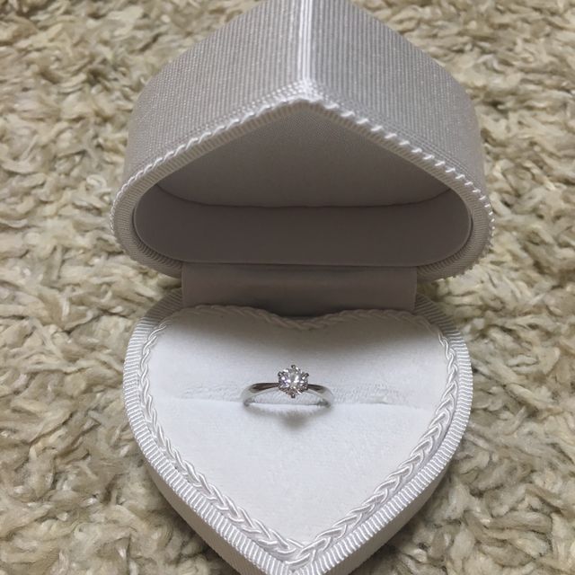 【WATANABE / 卸商社直営　渡辺の口コミ】 もともと、エンゲージリングのデザインはシンプルがよくて、私も彼も特に…