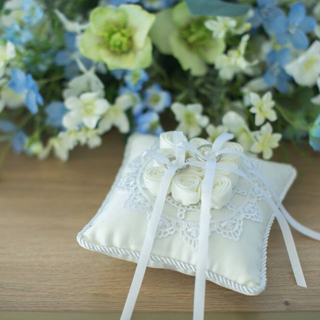 【4℃ BRIDAL(ヨンドシーブライダル)の口コミ】 婚約指輪とセットでつけられるように同じウェーブタイプを探していました…