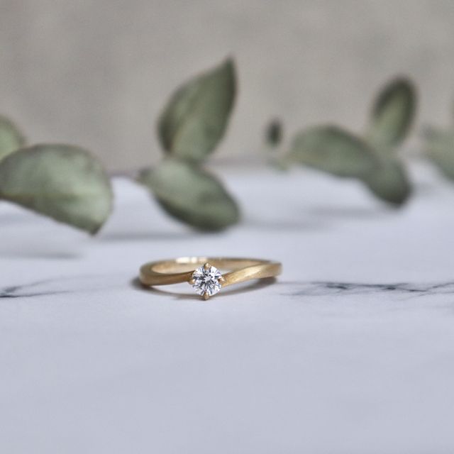 【鶴(mikoto)の口コミ】 彼女がダイヤの婚約指輪にずっと憧れているというのを聞いていて最高の指…