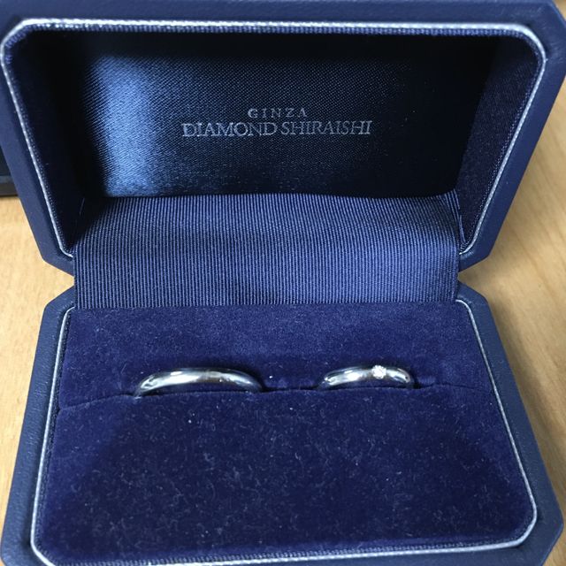 【銀座ダイヤモンドシライシの口コミ】 デザインはシンプルなものが良いと思っていたので、カタログを見て気にな…