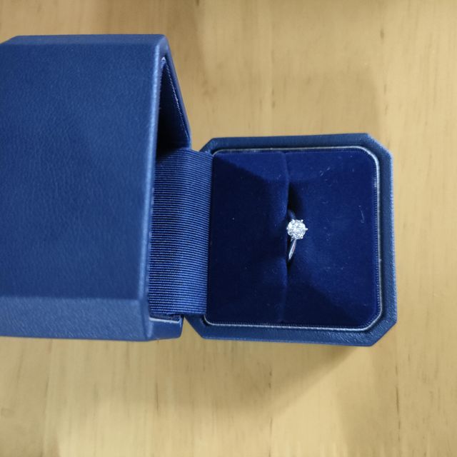 【銀座ダイヤモンドシライシの口コミ】 婚約指輪はプロポーズのときに準備してくれたので、ブランドは決めていま…