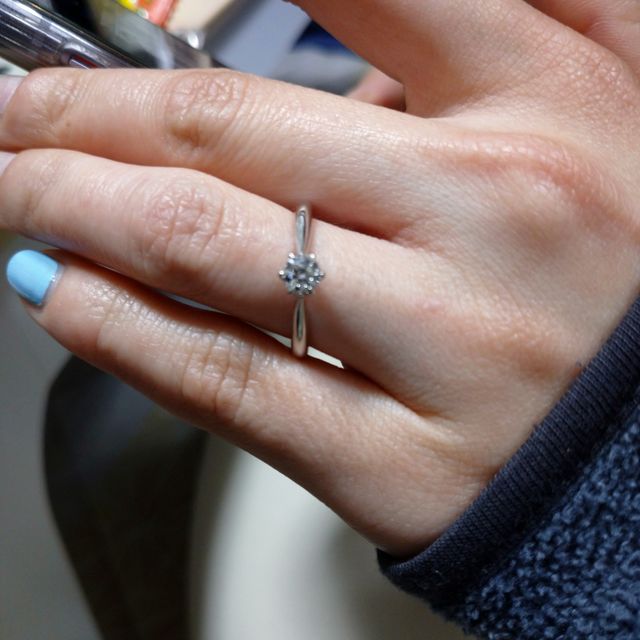 【銀座ダイヤモンドシライシの口コミ】 まず指輪の細いものよりも、太くてがっしり目のものを選びました。あとは…