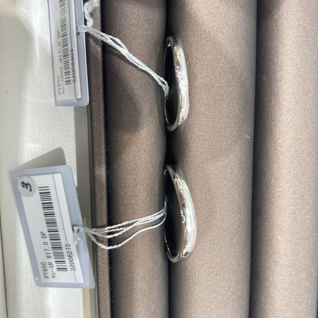 【アイプリモ(I-PRIMO)の口コミ】 派手な指輪が好みでなく、当初ダイヤなしで探していました。しかし、この…