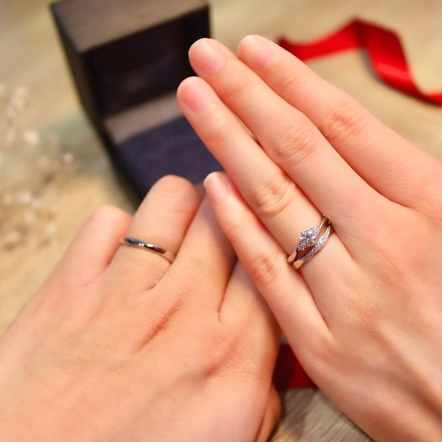 【ラザール ダイヤモンド(LAZARE DIAMOND)の口コミ】 婚約指輪のダイヤモンドが大きめだったので、シンプルな結婚指輪を探しに…