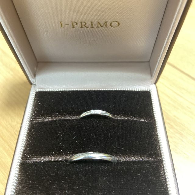 【アイプリモ(I-PRIMO)の口コミ】 デザインが可愛く二人とも斜めのラインが入っていてよかったから。リング…