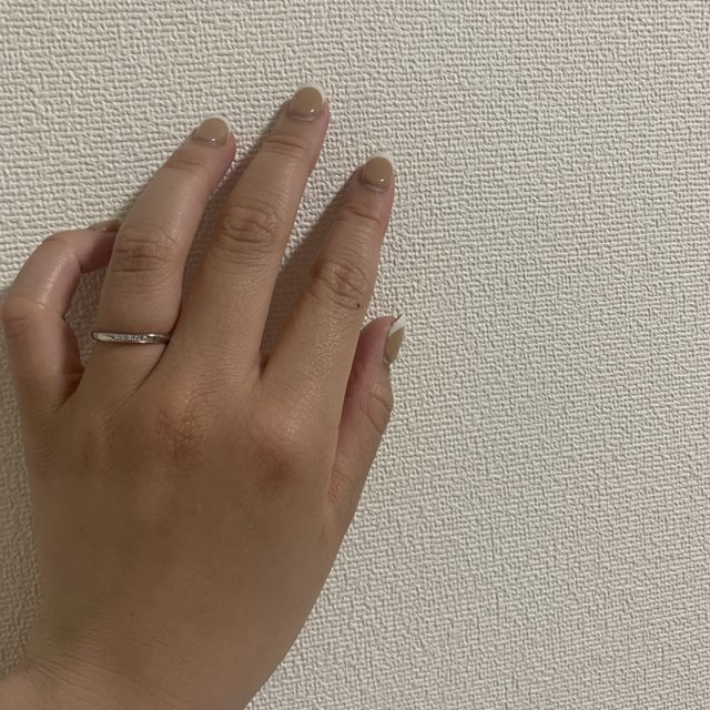 【銀座ダイヤモンドシライシの口コミ】 Aラインの指なのでストレートタイプ選びました。
仕事柄、華美なものは避…