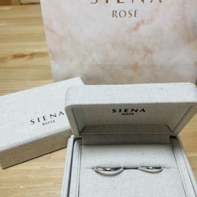 【SIENAROSE(シエナロゼ)の口コミ】 最初は全然違う指輪をみていたが、叶えるシリーズの指輪のデザインが気に…