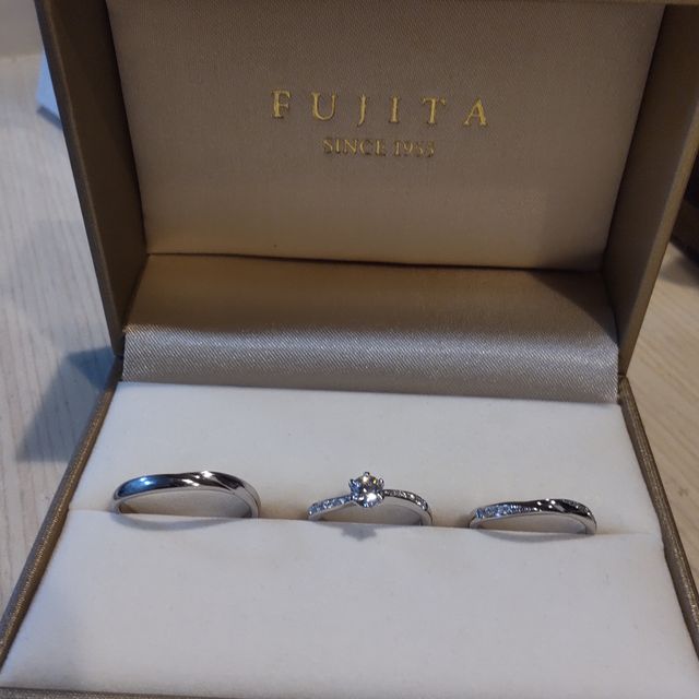 【Bridal Jewelry Fujita(ブライダルジュエリーフジタ)の口コミ】 彼女の指につけたときに素敵だなと思える指輪をさがしていました。Fujita…