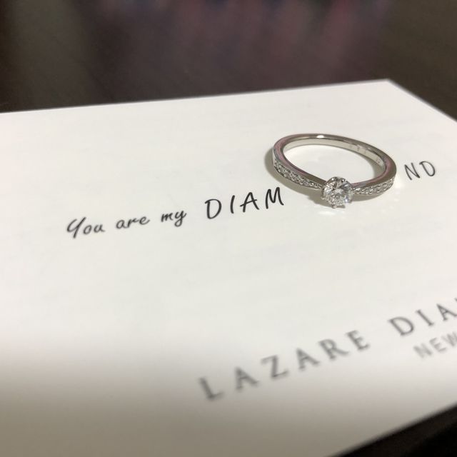 【ラザール ダイヤモンド(LAZARE DIAMOND)の口コミ】 ダイヤモンドの輝きと接客が決め手で購入しました。
他店を巡った後で少し…