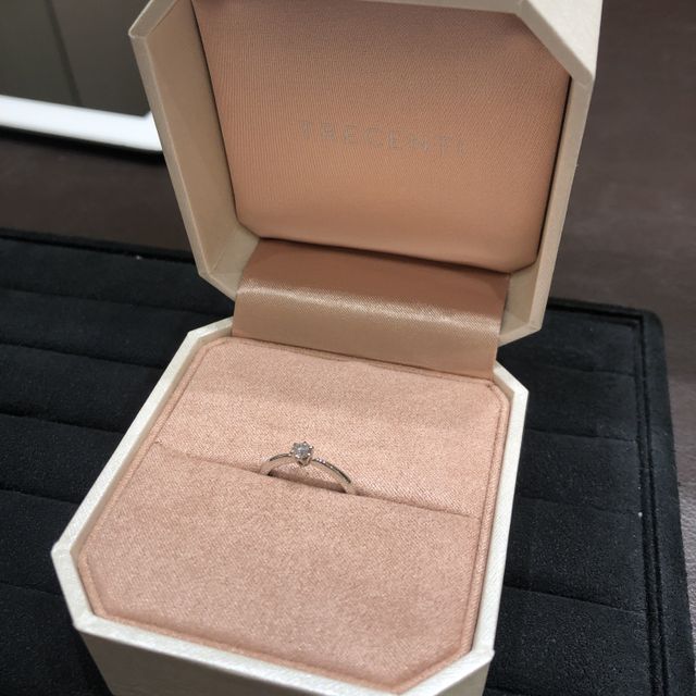 【TRECENTI(トレセンテ)の口コミ】 自分の要望を伝えいくつかの指輪を出して頂いた際に、第一印象の直感で決…