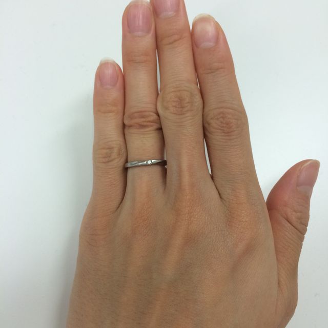 【4℃ BRIDAL(ヨンドシーブライダル)の口コミ】 結婚指輪を購入するにあたって、シンプルで指なじみの良いデザインである…