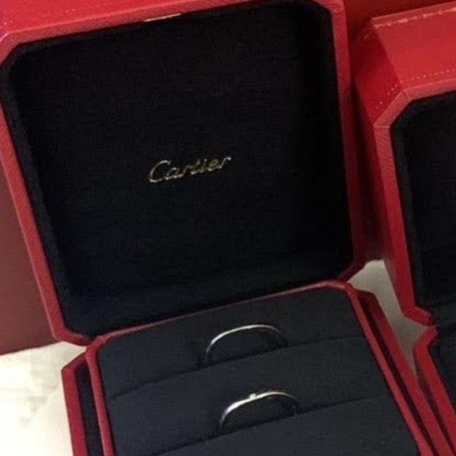 【カルティエ(Cartier)の口コミ】 婚約指輪はカルティエのバレリーナをいただいたので、重ね付けが出来る同…