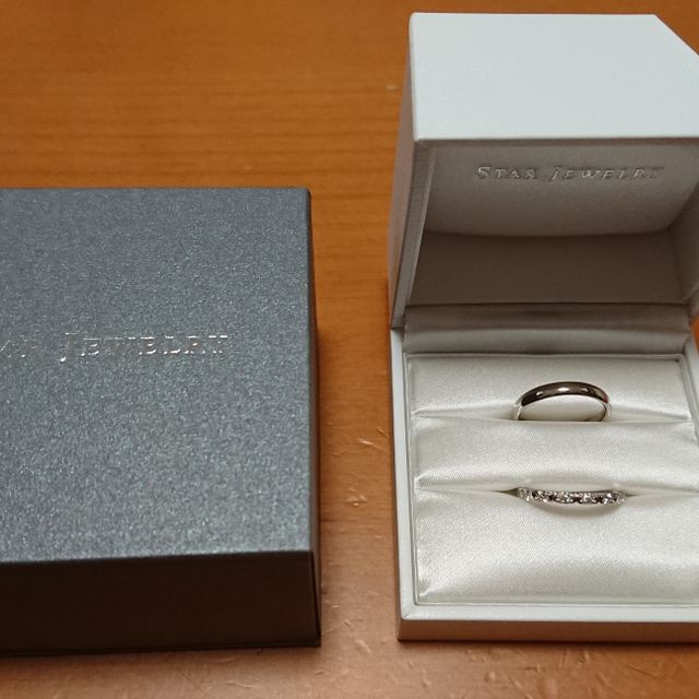 【STAR JEWELRY(スタージュエリー)の口コミ】 ハーフエタニティのダイヤモンドと星が交互に連なっているデザインです。
…