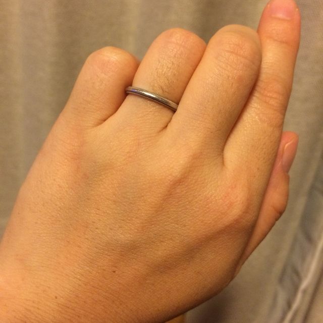【ティファニー(Tiffany & Co.)の口コミ】 主人は普段から指輪をつけたことがない人で、結婚指輪が初めてつける指輪…