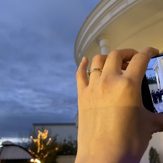 【エクセルコダイヤモンド(EXELCO DIAMOND)の口コミ】 デザインが良かったから。ダイヤが浮いているデザインで他では見ないよう…