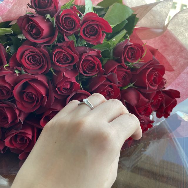 【エクセルコダイヤモンド(EXELCO DIAMOND)の口コミ】 デザインが良かったから。ダイヤが浮いているデザインで他では見ないよう…