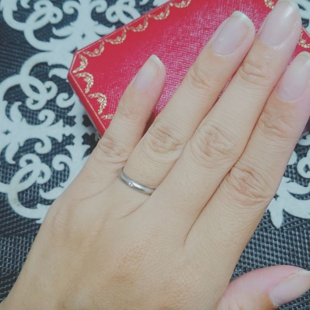 【カルティエ(Cartier)の口コミ】 決め手はシンプルさと予算です。

デザイン的にラインが入っていたり、形…