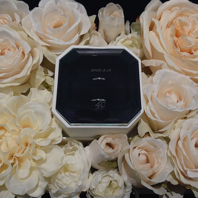 【4℃ BRIDAL(ヨンドシーブライダル)の口コミ】 ダイヤが埋め込まれてるデザインで留め金が見えない形を探していて、他の…