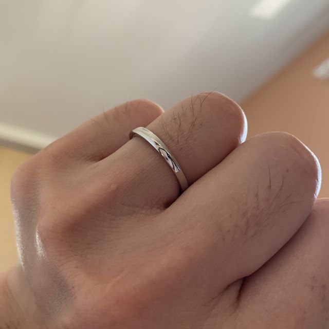 【4℃ BRIDAL(ヨンドシーブライダル)の口コミ】 いろいろなデザインがある中で、シンプルなデザインで良い考えていました…