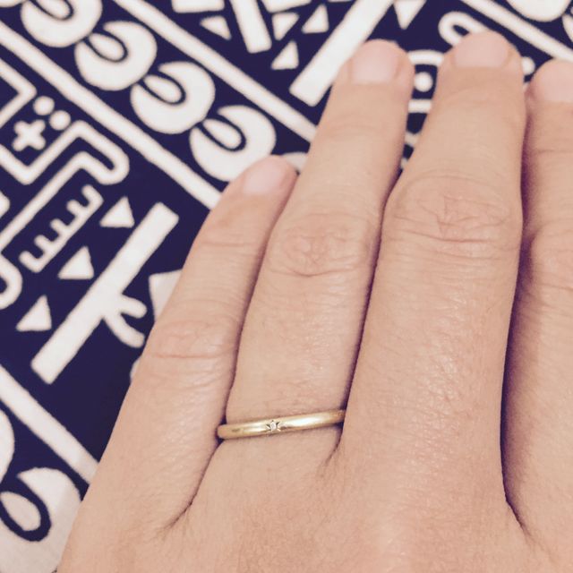 【AHKAH(アーカー)の口コミ】 ゴールドの細身のタイプを探していたのですが、イメージ通りのデザインで…