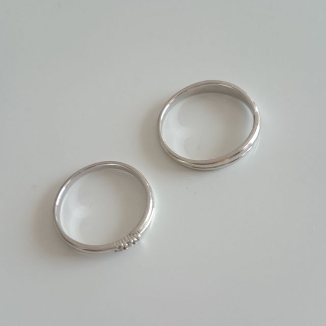 【STAR JEWELRY(スタージュエリー)の口コミ】 仕事柄お互い指輪ははずして仕事をするので、はずしやすいように細いタイ…