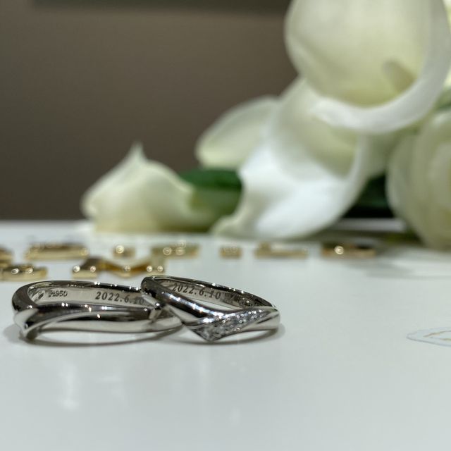 【アイプリモ(I-PRIMO)の口コミ】 様々な形の指輪の中から、可愛いV型の形状を選びました。
女性の指輪はキ…