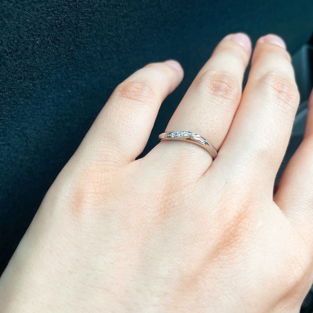 【アイプリモ(I-PRIMO)の口コミ】 ウェーブデザインで、指が長くキレイに見えるのでこの指輪に決めました。
…