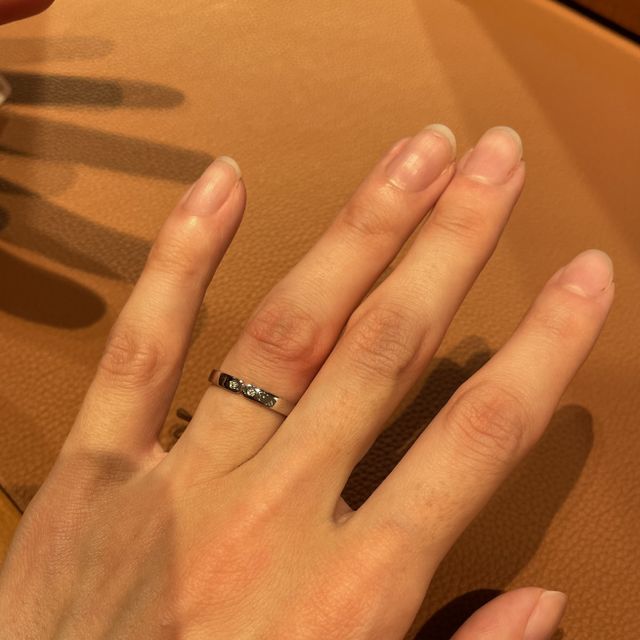 【エルメス(HERMES)の口コミ】 こちらはエヴァーケリーというシリーズのプラチナ素材です。真ん中に小さ…