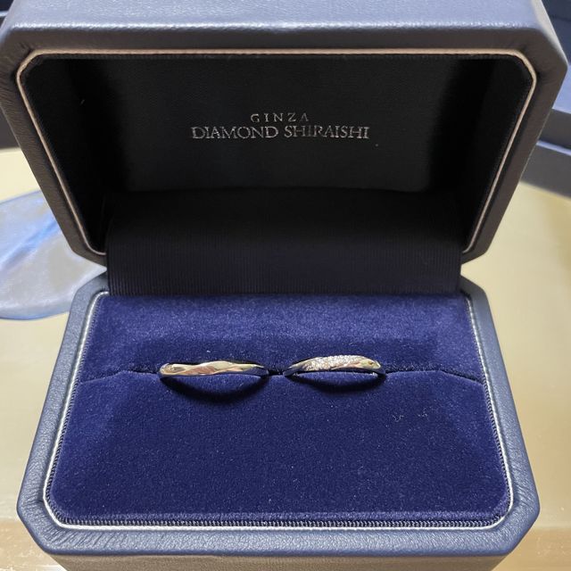 【銀座ダイヤモンドシライシの口コミ】 シンプルで洗礼されたデザインがとても気に入りました。
また、販売店の店…
