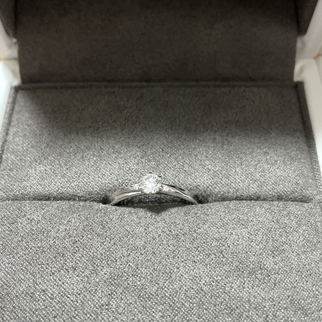 【BOASORTE(ボアソルテ)の口コミ】 指が太く長いタイプで旦那さんと同じ号数でした。
もっとシンプルなタイプ…