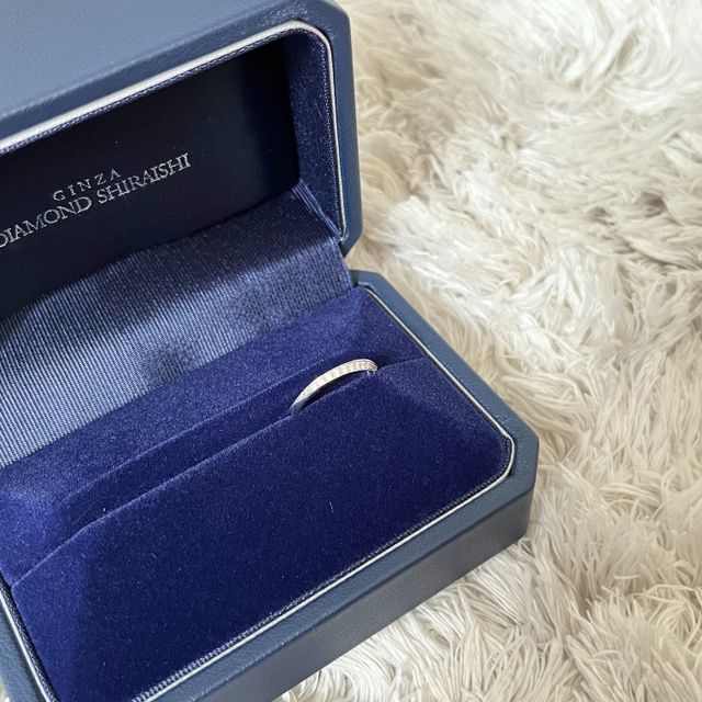 【銀座ダイヤモンドシライシの口コミ】 指が平均より細いため、華奢なリングを探していました。リングの前面180度…