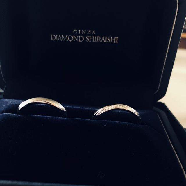【銀座ダイヤモンドシライシの口コミ】 非常に迷いましたが、ペアで同じ指輪にしたかったため、お互いが気にいる…