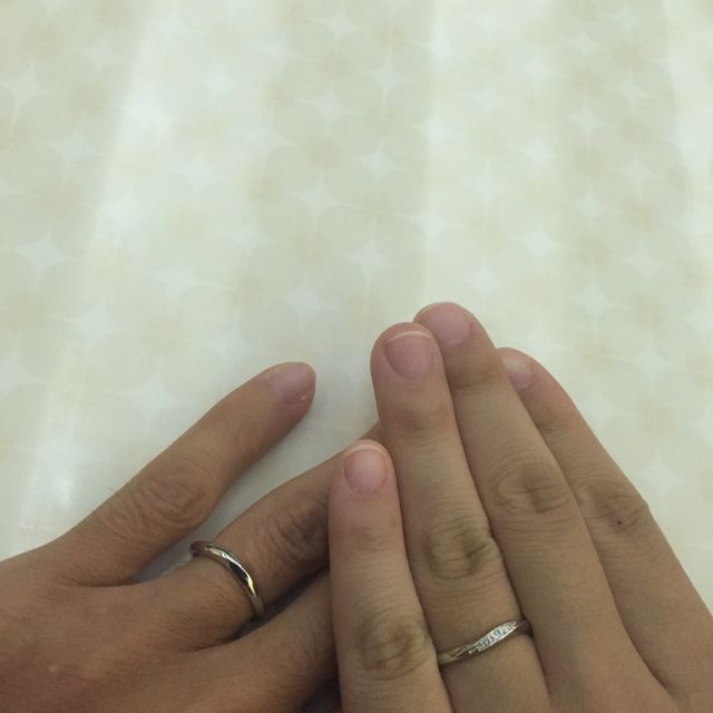 【銀座ダイヤモンドシライシの口コミ】 凄くデザインも豊富で、色々とスタッフの方と相談しながら見せていただき…