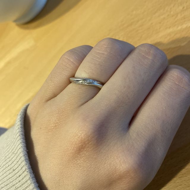 【銀座ダイヤモンドシライシの口コミ】 ミル打ちのデザインが良く、お店の方に伝えたところ、ストレートやウェー…