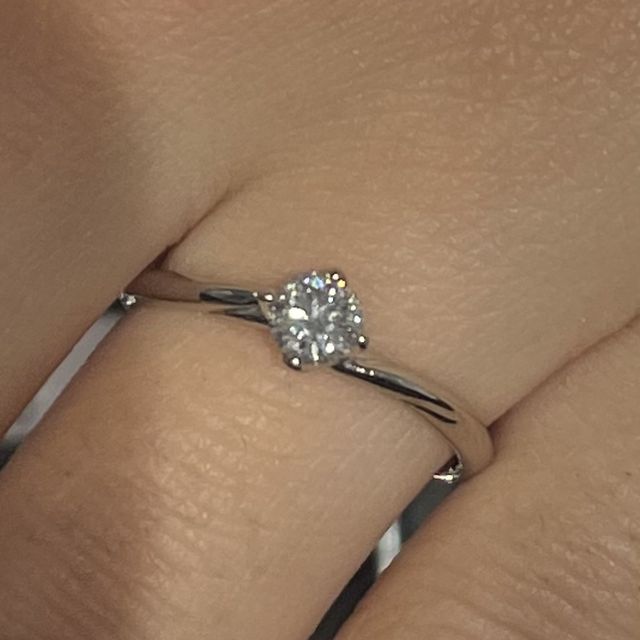 【銀座ダイヤモンドシライシの口コミ】 デザインにこだわった指輪など色々迷いましたが、お店で試着して見せても…